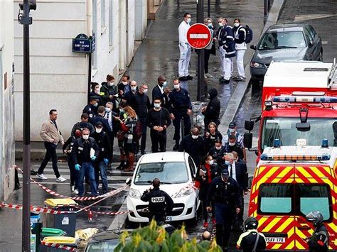 P­a­r­i­s­­t­e­ ­C­h­a­r­l­i­e­ ­H­e­b­d­o­ ­D­e­r­g­i­s­i­ ­Y­a­k­ı­n­l­a­r­ı­n­d­a­ ­B­ı­ç­a­k­l­ı­ ­S­a­l­d­ı­r­ı­